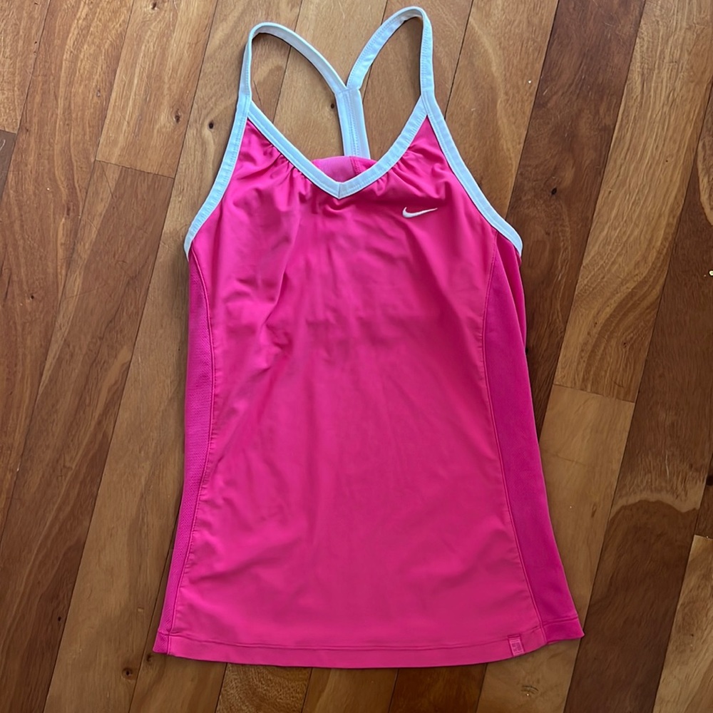 Ladies Nike workout/tennis top size small